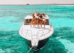 Bougie on the water: Rent a yacht in Singapore for birthdays, celebrations and some serious ocean fun times featured image