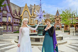 Meet Elsa In World of Frozen At Hong Kong Disneyland For X’mas featured image